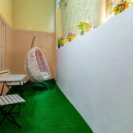 Lovely With Backyard In Cihangir Appartement