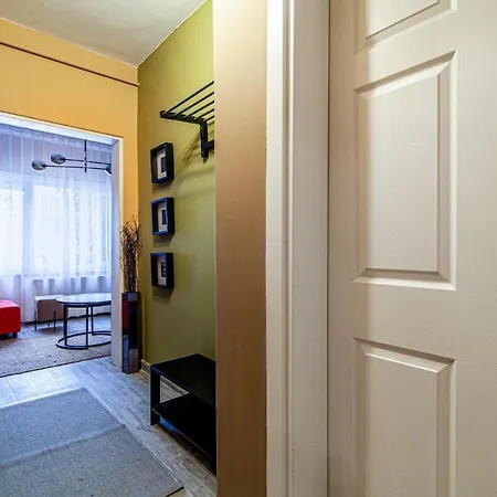 Lovely With Backyard In Cihangir Apartamento Estambul