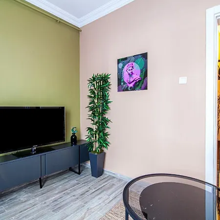Lovely With Backyard In Cihangir Estambul