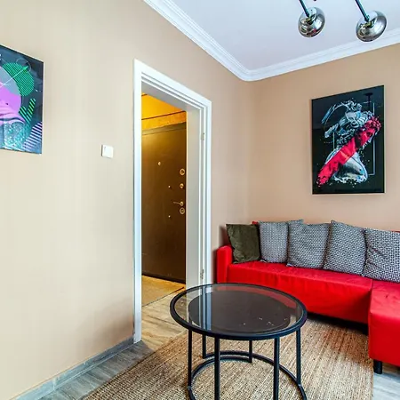 Lovely With Backyard In Cihangir *