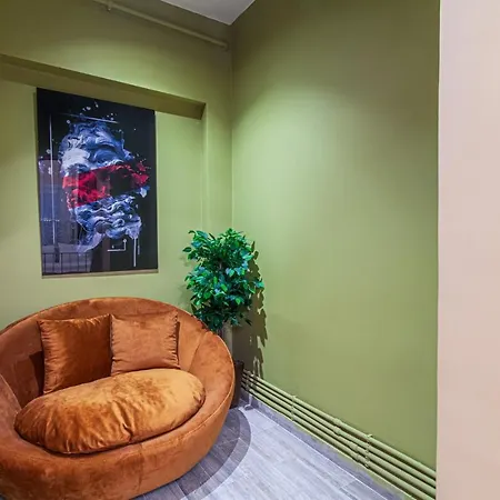 Apartamento Lovely With Backyard In Cihangir Estambul